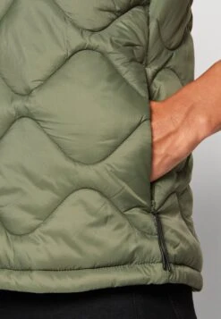 Minimum Nendo- Waistcoat - Beetle -Modern Classic Shoes Store 00e940731e254cca903923288b83d7a4