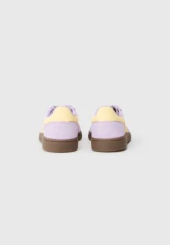 Adidas Originals HANDBALL SPEZIAL UNISEX - Trainers - Powder Plum/bliss Lilac/almost Yellow -Modern Classic Shoes Store 032663c4e3e64dffb16c3bd4cdb8b45d