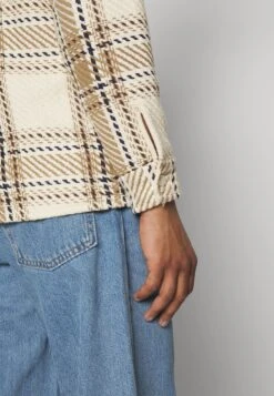 Whiting Overshirt Unisex - Light Jacket - Ecru/Beige 11 Whiting Overshirt Unisex - Light Jacket - Ecru/Beige -Modern Classic Shoes Store 03fc0677abfb46dcb84b81948e6b969c