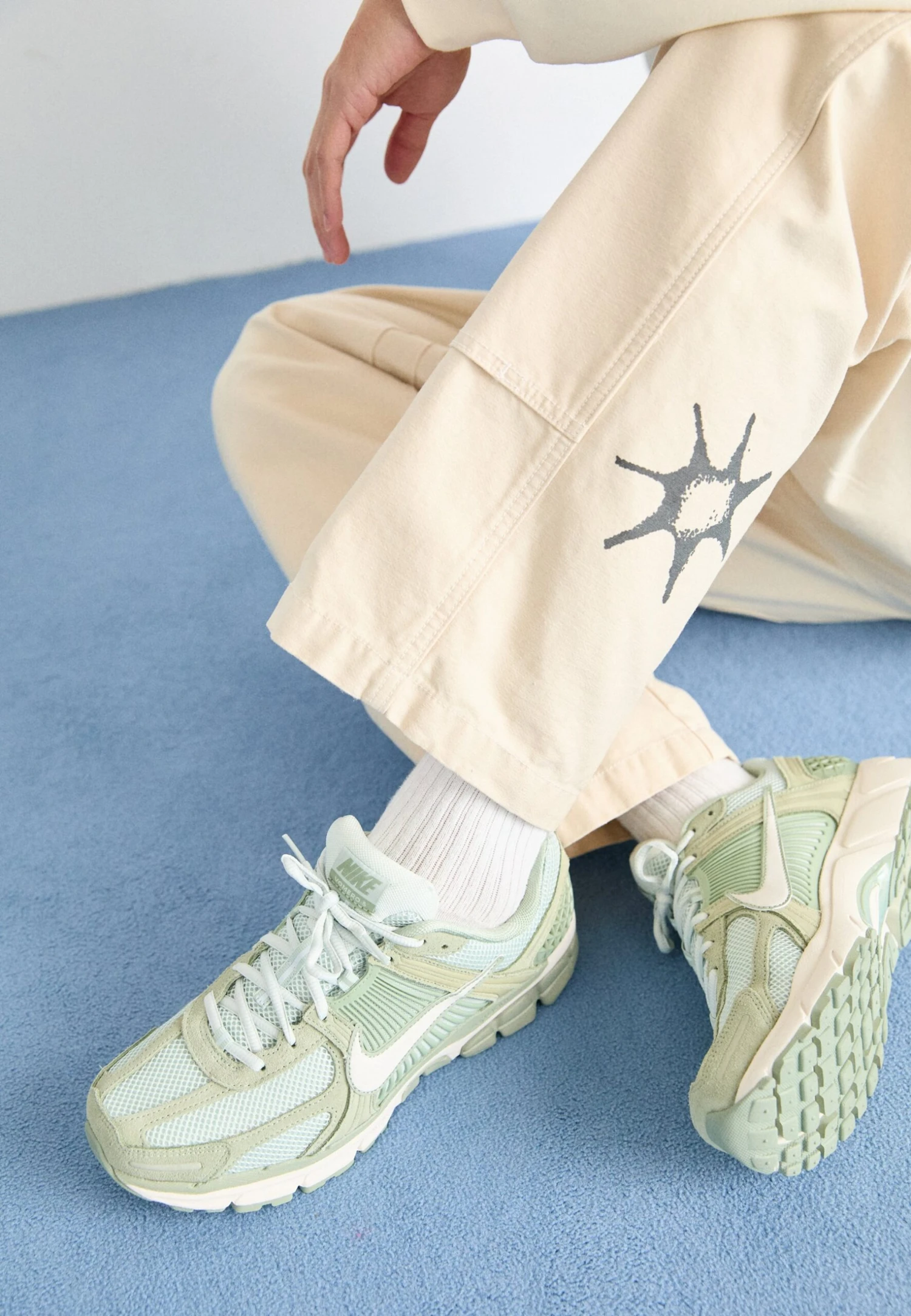 Nike Sportswear ZOOM VOMERO 5 - Trainers - Ochre/metallic Silver/flat Gold/light Orewood Brown/black 15 Nike Sportswear ZOOM VOMERO 5 - Trainers - Ochre/metallic Silver/flat Gold/light Orewood Brown/black - Image 15