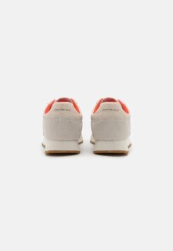 Calvin Klein Jeans Retro Runner - Trainers - Eggshell/Creamy White/Travertine -Modern Classic Shoes Store 081d661339074d24ab049cf9e93ac19c