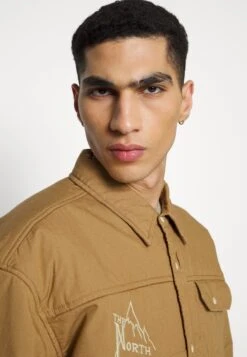 The North Face Stuffed Jacket - Light Jacket - Utility Brown -Modern Classic Shoes Store 0b69c483a52046ddb6f5907e269b3188