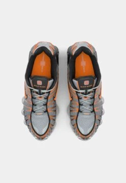 Nike Sportswear SHOX TL - Trainers - Light Smoke Grey/bright Mandarin/black -Modern Classic Shoes Store 0bd4a724901f4d56a26cf1fcf75ac024