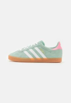 Adidas Originals GAZELLE KIDS - Trainers - Semi Court Green Solar Green Bluebird -Modern Classic Shoes Store 0e336019ca0842549d1c5876abd12656