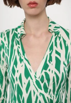 DIANE VON FURSTENBERG ABIGAIL WRAP DRESS - Day Dress - Green 13 DIANE VON FURSTENBERG ABIGAIL WRAP DRESS - Day Dress - Green -Modern Classic Shoes Store 0f4cc68f68b8428297eb82d8e64d0921