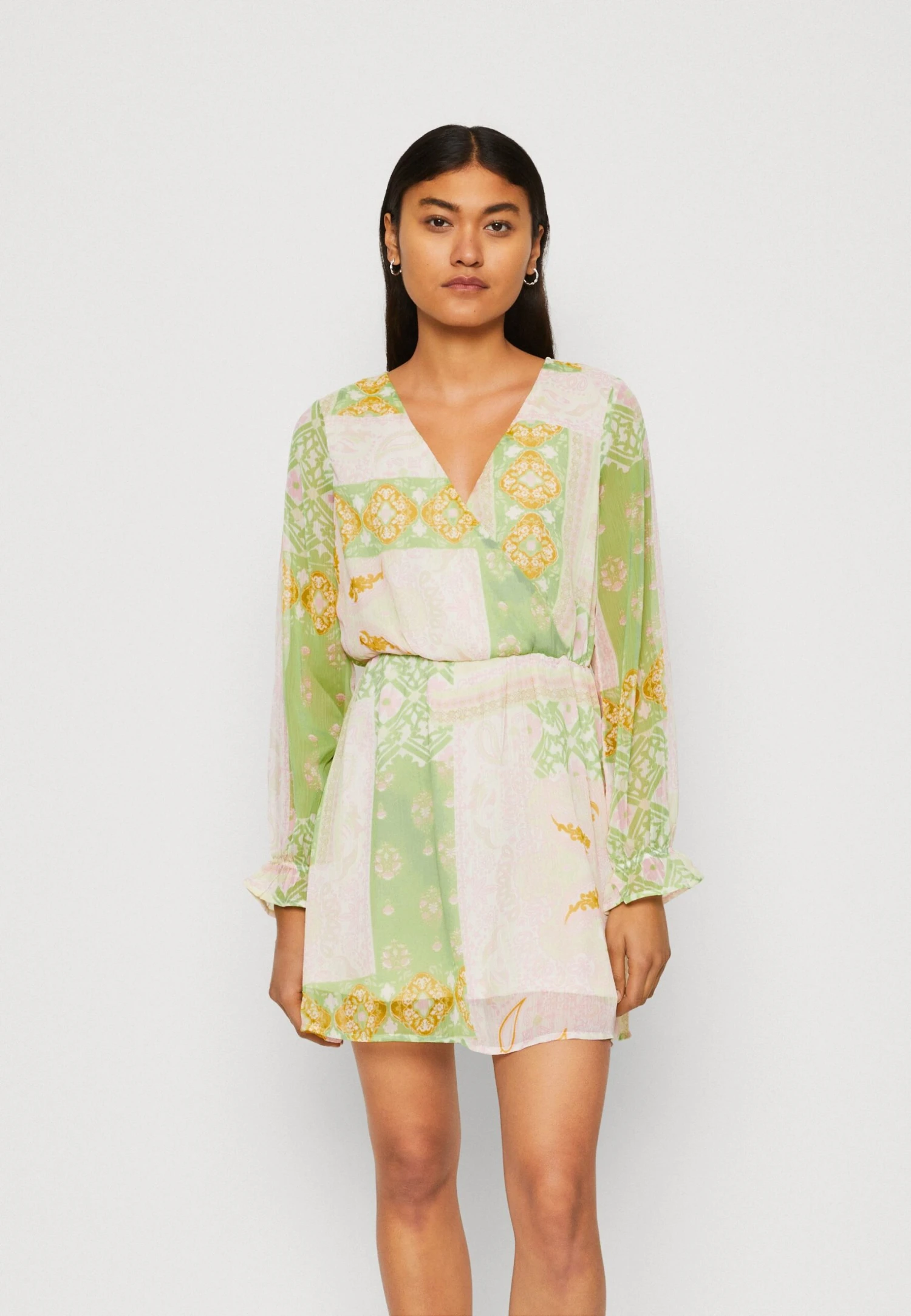 ONLY Onlstella Patch Mini Dress - Day Dress - Kiwi/Border 1 ONLY Onlstella Patch Mini Dress - Day Dress - Kiwi/Border