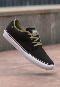 Globe MAHALO - Trainers - Black/stone