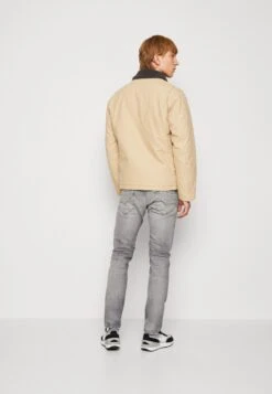 Pepe Jeans Canyon - Light Jacket - Stone 8 Pepe Jeans Canyon - Light Jacket - Stone -Modern Classic Shoes Store 1f65cb20e84546e99db6bed051be6ced