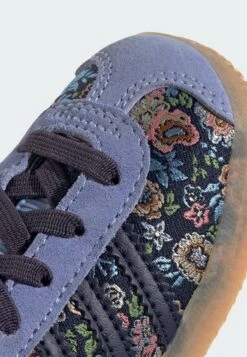 Adidas Originals GAZELLE LIBERTY LONDON COMFORT CLOSURE ELASTIC LACE KIDS - Trainers - Gum -Modern Classic Shoes Store 26e523443450489eb216a980f9982df6