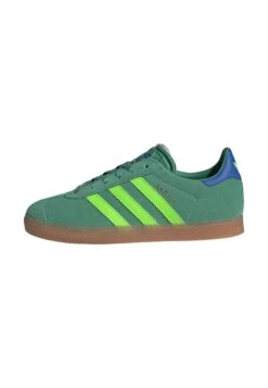 Adidas Originals GAZELLE KIDS - Trainers - Semi Court Green Solar Green Bluebird