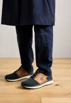 Bugatti SONIC - Trainers - Black/cognac -Modern Classic Shoes Store 2e346241193e4076bbaed52a7bff9c75