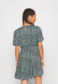 Pieces Petite Pcnya Dress - Day Dress -Modern Classic Shoes Store 2e6e157298a5488ebe4f729131b412b9