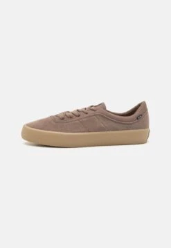Globe MELBEK - Trainers - Walnut