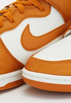 Nike Sportswear Dunk Hi Retro - High-Top Trainers - Monarch/Sail -Modern Classic Shoes Store 32f0a0d78a044cac82e234b5dd498eab