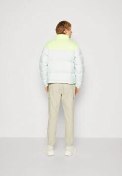 The North Face 1996 Retro - Winter Jacket - Skylight Blue/Led Yellow 8 The North Face 1996 Retro - Winter Jacket - Skylight Blue/Led Yellow -Modern Classic Shoes Store 358e197b1e3c4256b8abba5cbb5ca85e