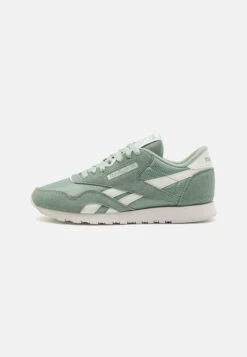 Reebok Classic Trainers - Moon/chalk -Modern Classic Shoes Store 358ecf8ab3cf44eaae9217ecb3637c0f