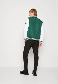 BRAVE SOUL Brodygreen - Bomber Jacket - Green/White 8 BRAVE SOUL Brodygreen - Bomber Jacket - Green/White -Modern Classic Shoes Store 37bc299e1e0844618d6a27b13eb76abd