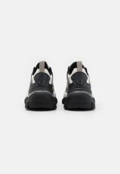 Michael Kors Nick - Trainers - Black/White 8 Michael Kors Nick - Trainers - Black/White -Modern Classic Shoes Store 37c78d4681114129839fe28f61ea6b01