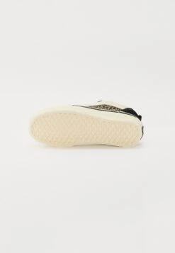 Vans KNU SKOOL - Trainers - Black 19 Vans KNU SKOOL - Trainers - Black -Modern Classic Shoes Store 3ab4f372e7344aeca667101e18bacc13