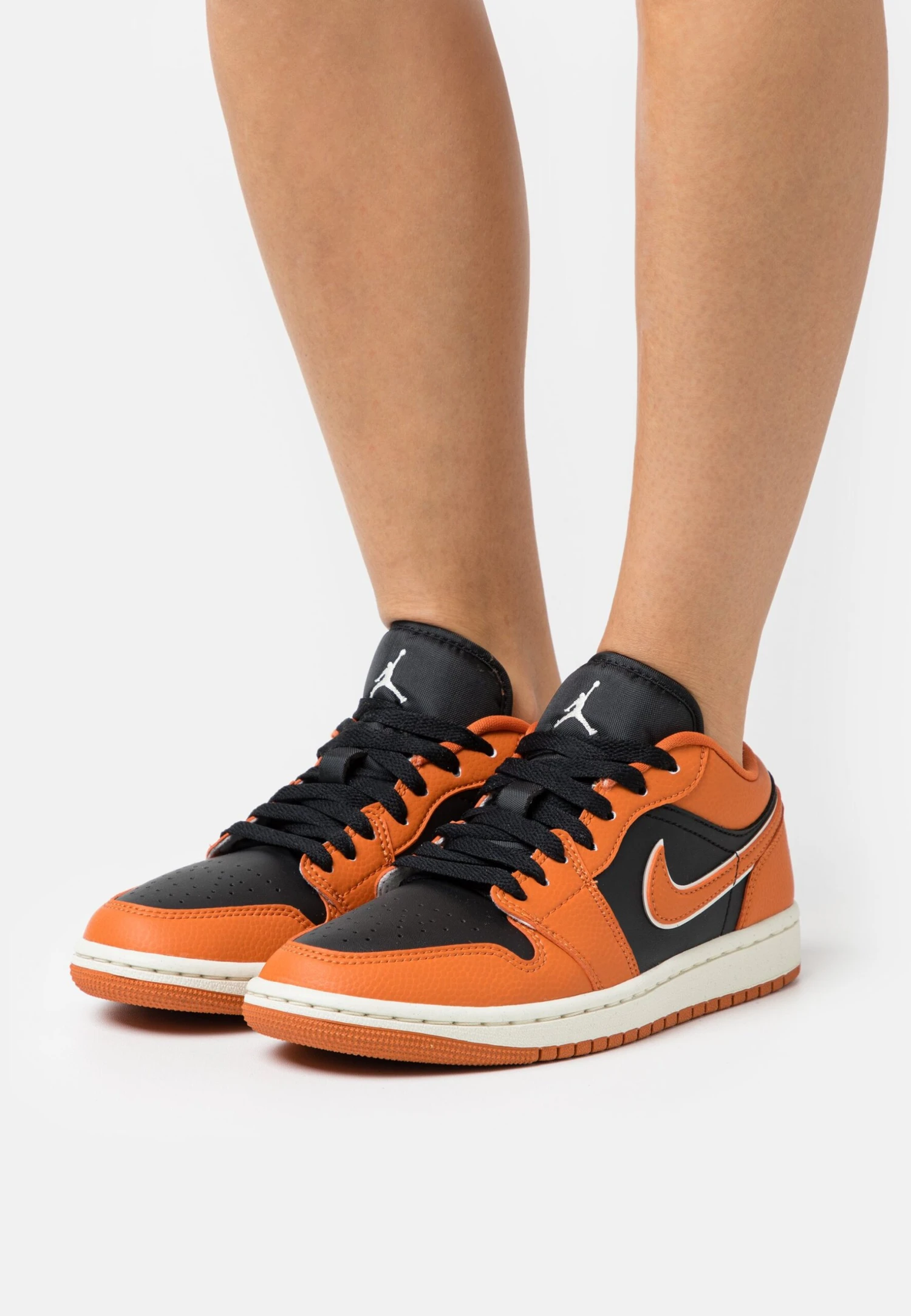 Wmns Air Jordan 1 Low Se - Trainers - Sport Spice/Black/Coconut Milk 1 Wmns Air Jordan 1 Low Se - Trainers - Sport Spice/Black/Coconut Milk