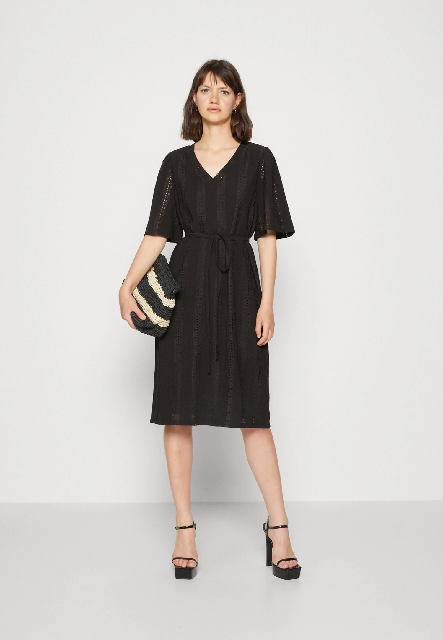 Vila Viagatha V-Neck 2/4 Knee Dress - Day Dress - Black 2 Vila Viagatha V-Neck 2/4 Knee Dress - Day Dress - Black - Image 2
