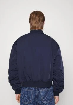 WEEKDAY Tyreese Jacket - Bomber Jacket - Navy -Modern Classic Shoes Store 3e3f10fc325b42e9b1cb5b55e1a5990c