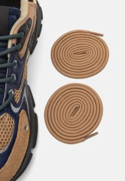 Lacoste Neo- Trainers - Brown/Black -Modern Classic Shoes Store 3eb90f23bc5a428cae0fecac5c5a2429