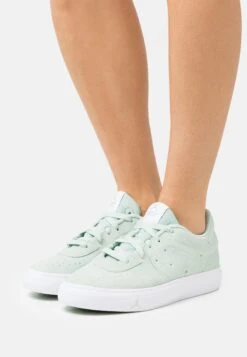 Wmns Jordan Series Es - Trainers - Pistachio Frost/White