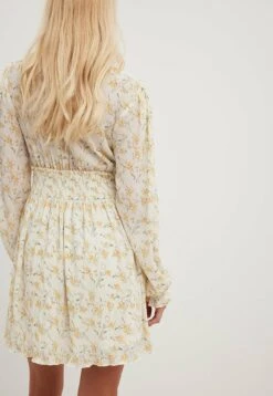 NA-KD StrukturiertesMit Smock Taille - Day Dress - Yellow Flower -Modern Classic Shoes Store 41e7a038451b42bb92be93c2868b3bff