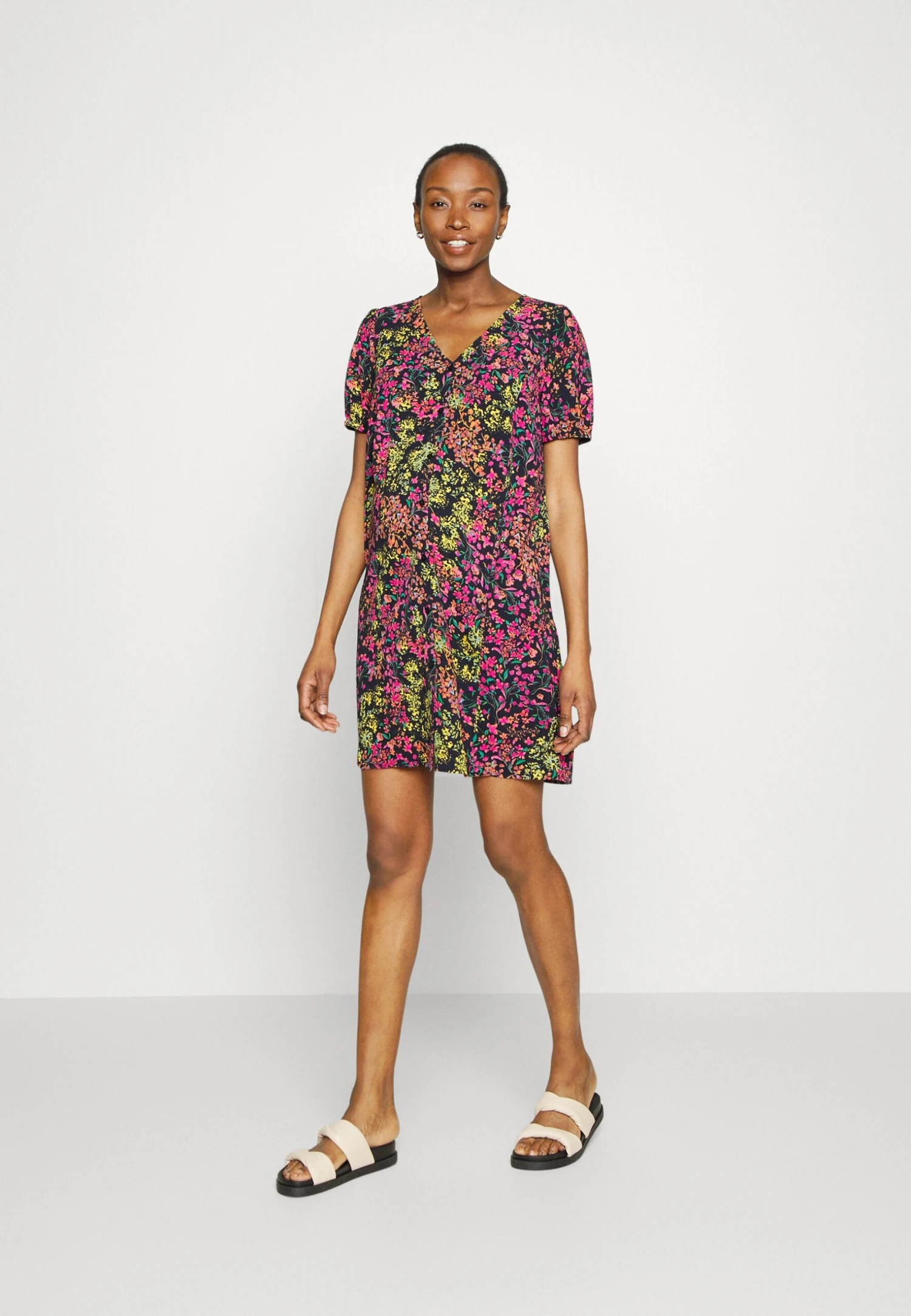 ONLY MATERNITY Olmnova LuxLucy Dress- Day Dress - Night Sky Garden 2 ONLY MATERNITY Olmnova LuxLucy Dress- Day Dress - Night Sky Garden - Image 2