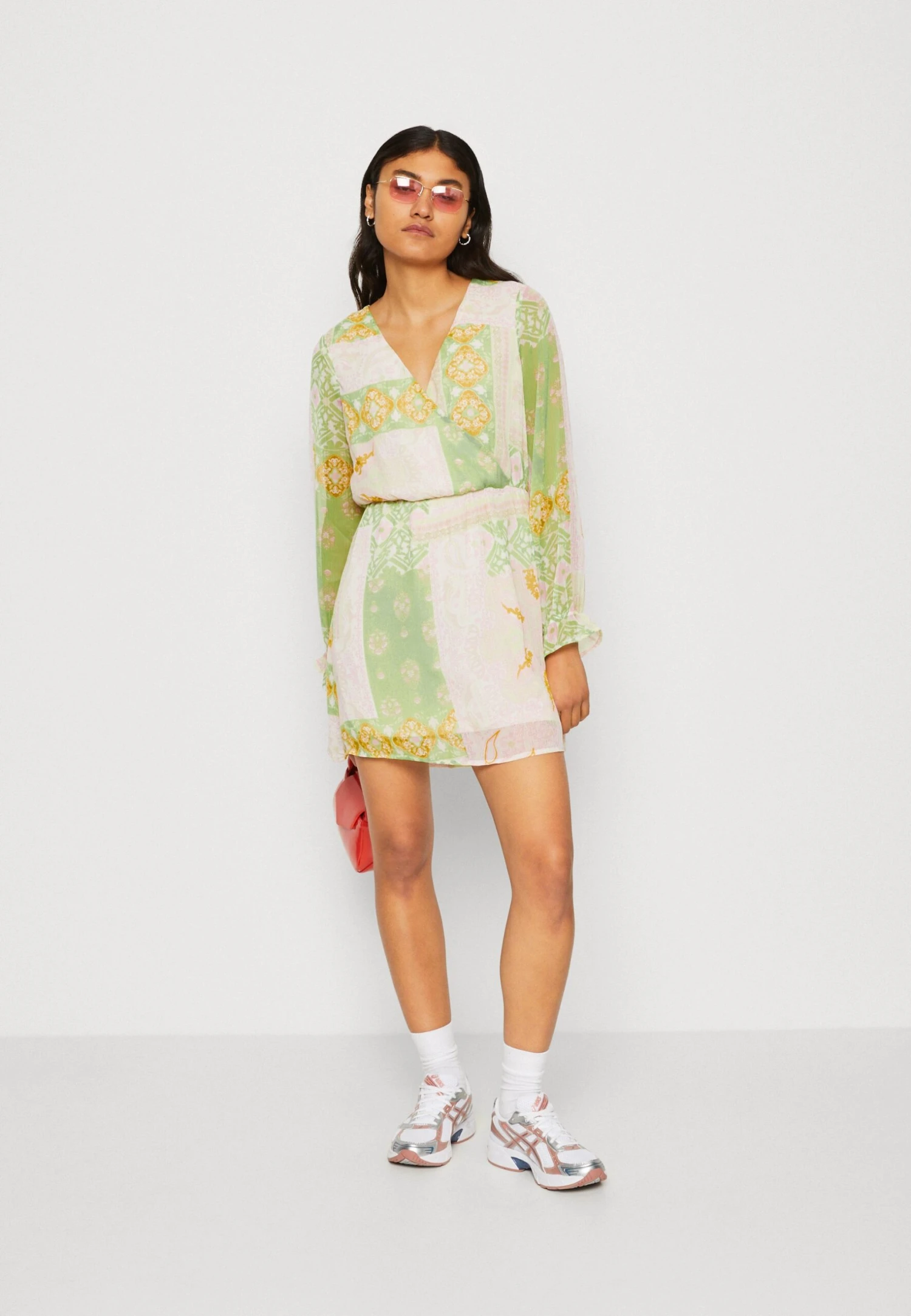 ONLY Onlstella Patch Mini Dress - Day Dress - Kiwi/Border 2 ONLY Onlstella Patch Mini Dress - Day Dress - Kiwi/Border - Image 2