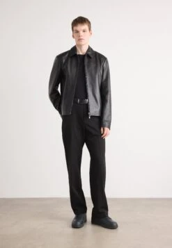 Lacoste T CLIP SET 224 - Trainers - Noir 15 Lacoste T CLIP SET 224 - Trainers - Noir -Modern Classic Shoes Store 465d1970d525460caa8c24db2a8f172d