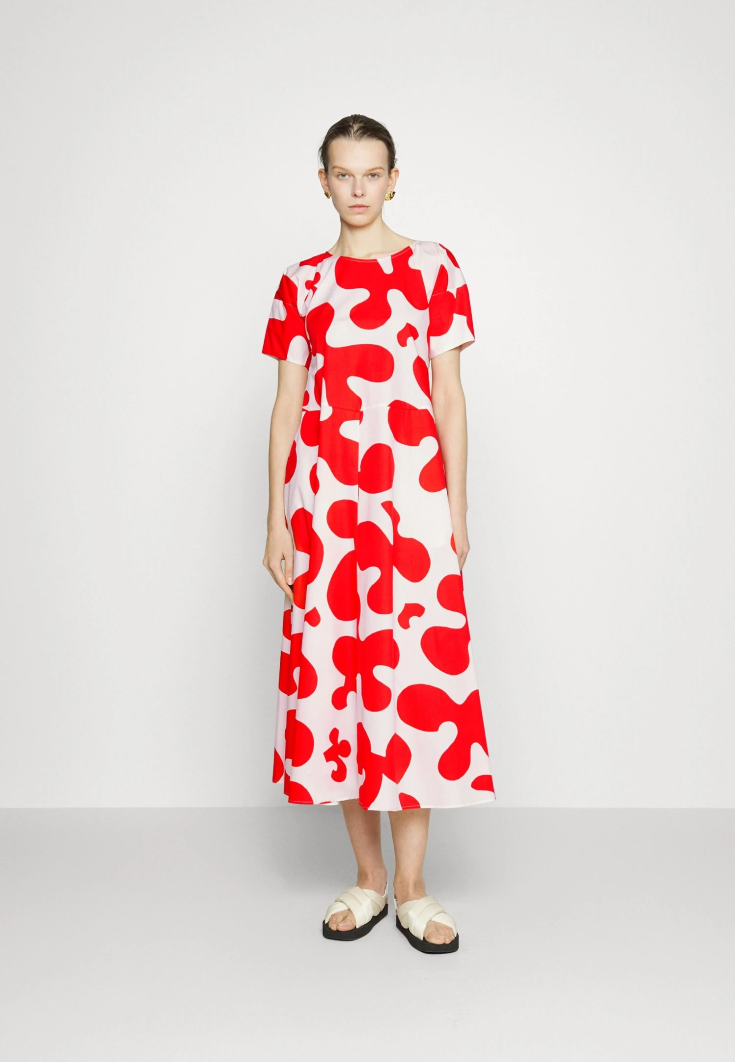 Marimekko Fenja Pulloposti Poplin Dress - Maxi Dress - Red 1 Marimekko Fenja Pulloposti Poplin Dress - Maxi Dress - Red