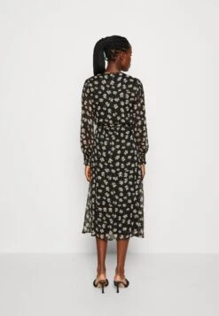 Vero Moda Vmpica V Neck Dress - Day Dress - Black/Pica -Modern Classic Shoes Store 4b2dde7923244d75882f87449cbaa084