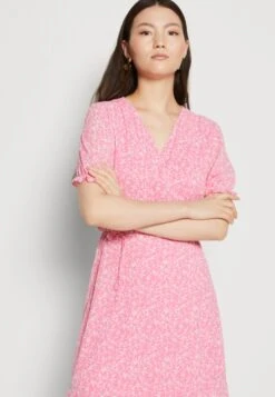 MOSS COPENHAGEN Elanina Rikklie Wrap Dress - Day Dress - White 9 MOSS COPENHAGEN Elanina Rikklie Wrap Dress - Day Dress - White -Modern Classic Shoes Store 4d11f3212b69442f8049d38af0206772