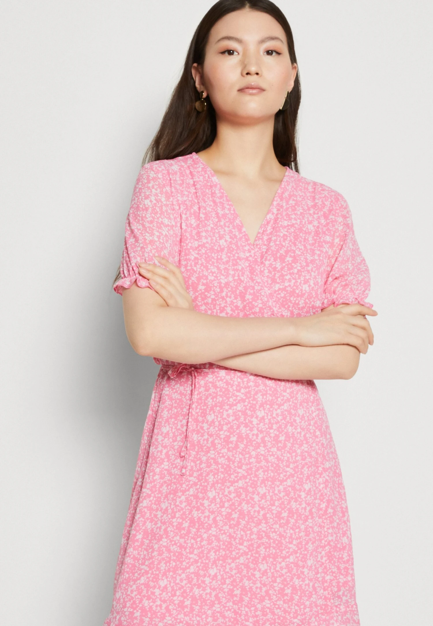 MOSS COPENHAGEN Elanina Rikklie Wrap Dress - Day Dress - White 4 MOSS COPENHAGEN Elanina Rikklie Wrap Dress - Day Dress - White - Image 4