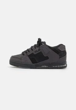 Globe SABRE - Trainers - Black/army 38 Globe SABRE - Trainers - Black/army -Modern Classic Shoes Store 4e1319ea6aa64daf8fe5c67d07bd6fd1