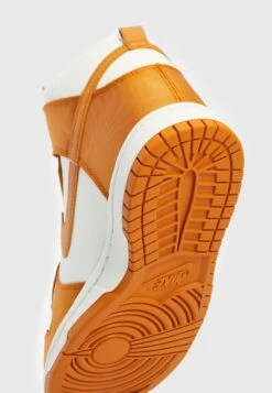 Nike Sportswear Dunk Hi Retro - High-Top Trainers - Monarch/Sail -Modern Classic Shoes Store 52546037995240b69d2856b5e600402c
