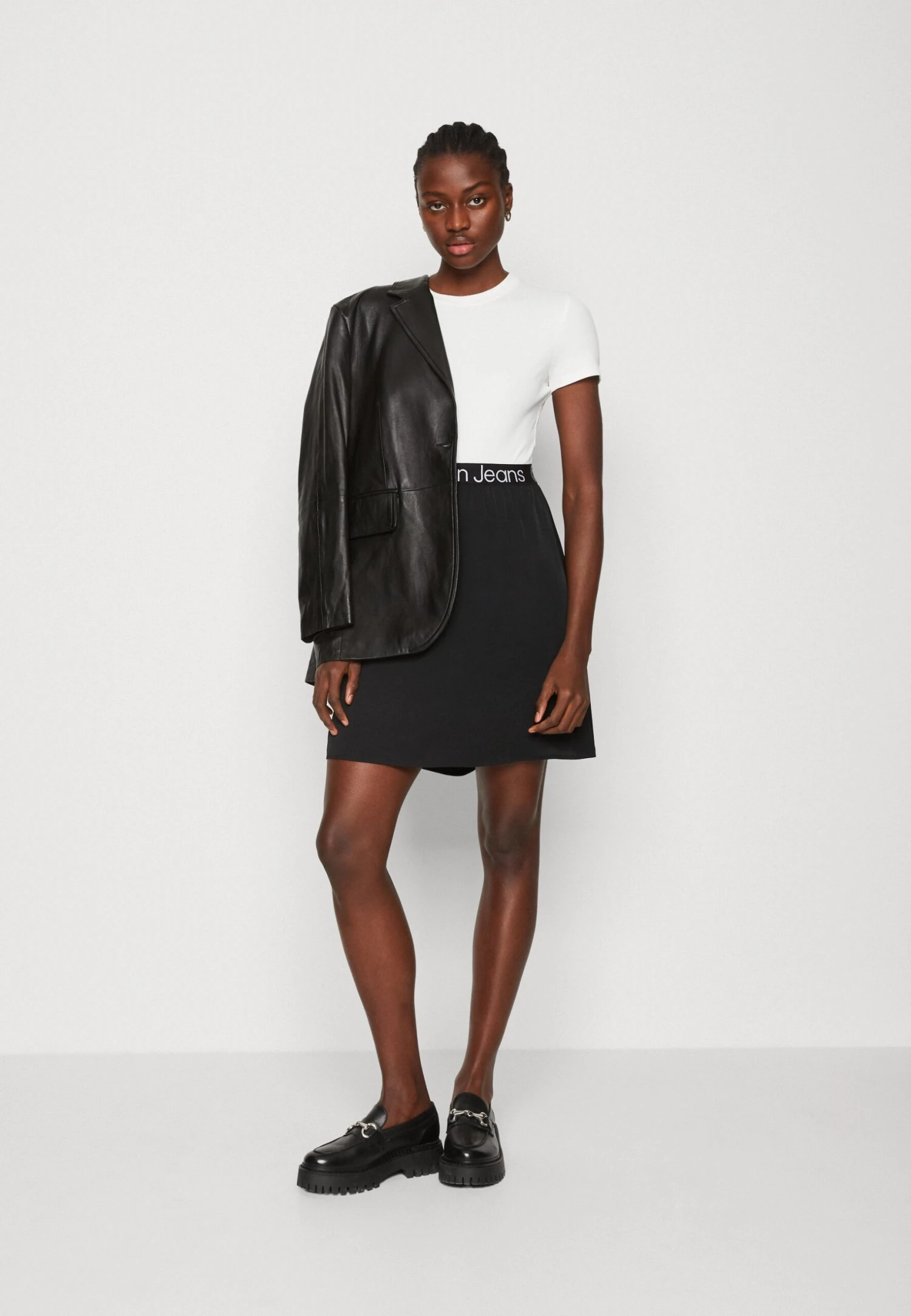 Calvin Klein Jeans Logo Elastic Dress - Jersey Dress - Ancient White/Black 2 Calvin Klein Jeans Logo Elastic Dress - Jersey Dress - Ancient White/Black - Image 2