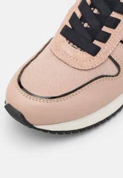 DKNY Sabatini Lace Up - Trainers -Modern Classic Shoes Store 542e3bacd87f4a8e95bb95b433751fad