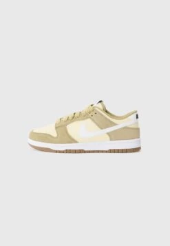 Nike Sportswear DUNK LOW RETRO - Trainers - Neutral Olive/white/light Khaki/gum Dark Brown