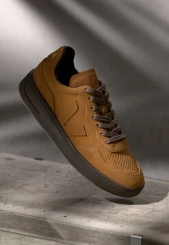 Veja V 90 - Trainers - Full Cognac/eagle