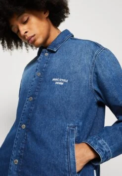 Marc O'Polo DENIM Coachs Jacket Relaxed Fit Welt Pockets Kent Collar Drawcord- Denim Jacket - Multi/Mid Clean Bright Blue -Modern Classic Shoes Store 5f60e6b59e584b42985b5c4c8eab2ca8