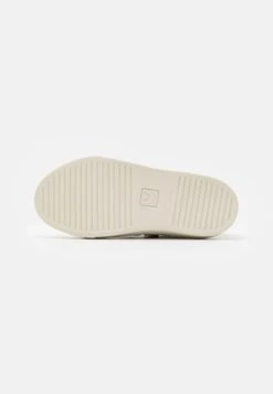 Veja Small Esplar Unisex - Trainers - Extra White/Nautico Pekin 10 Veja Small Esplar Unisex - Trainers - Extra White/Nautico Pekin -Modern Classic Shoes Store 601f8238f46947afb6aff2f8097e0d60