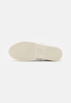 Veja Small V-10 Laces Unisex - Trainers - White/Cobalt/Pekin 10 Veja Small V-10 Laces Unisex - Trainers - White/Cobalt/Pekin -Modern Classic Shoes Store 6093c067ca124628bd5af1438ffdeb21