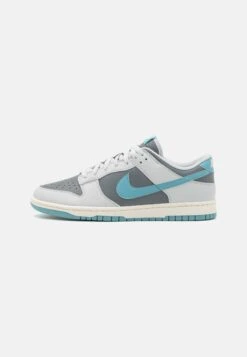 Nike Sportswear DUNK RETRO UNISEX - Trainers - White/hyper Royal 32 Nike Sportswear DUNK RETRO UNISEX - Trainers - White/hyper Royal -Modern Classic Shoes Store 61c8f4114e204be593b617ddee634227