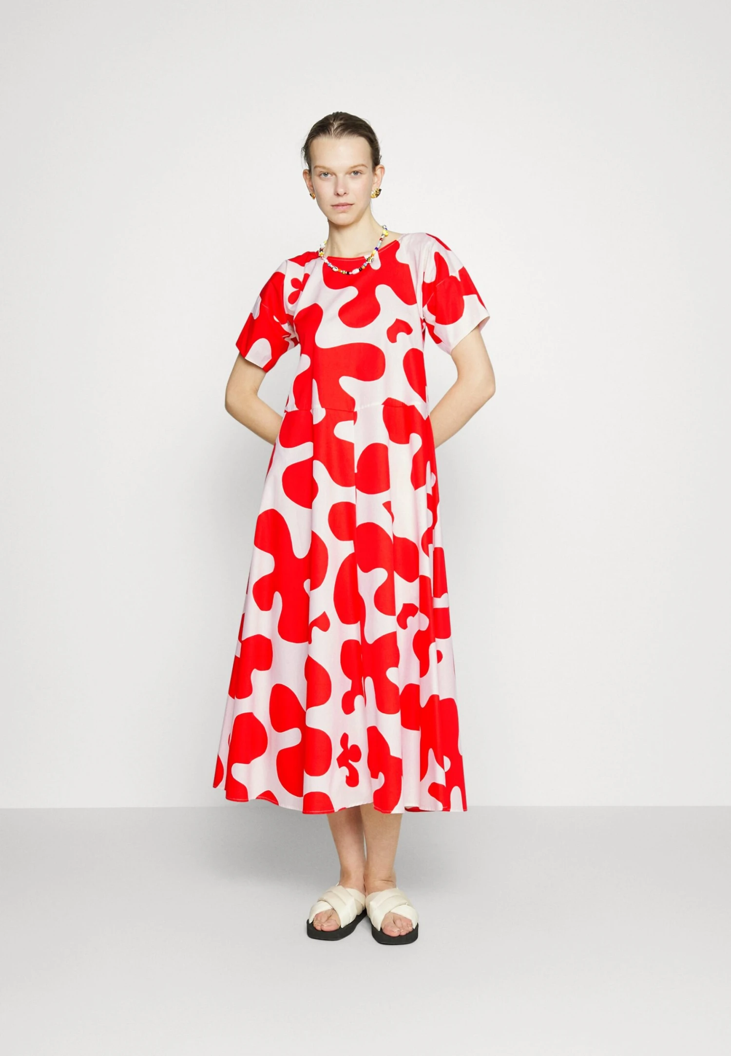 Marimekko Fenja Pulloposti Poplin Dress - Maxi Dress - Red 2 Marimekko Fenja Pulloposti Poplin Dress - Maxi Dress - Red - Image 2