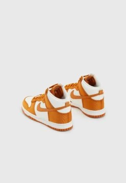 Nike Sportswear Dunk Hi Retro - High-Top Trainers - Monarch/Sail -Modern Classic Shoes Store 648ad9251691438b8074387b81735442