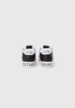 Versace Jeans Couture FONDO COURT - Trainers - Black/white 9 Versace Jeans Couture FONDO COURT - Trainers - Black/white -Modern Classic Shoes Store 6587e5b39a884f19bbc33f1f832ab258