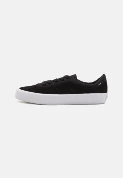 Globe MELBEK - Trainers - Black/white